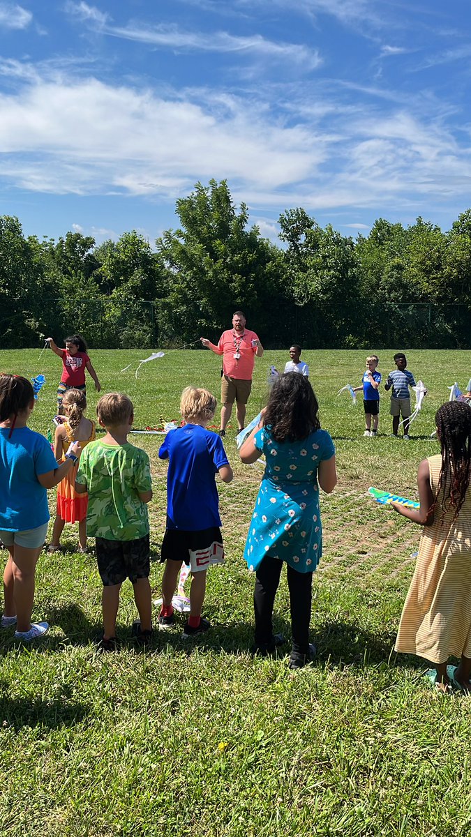 Kite flying today at OES Elevate! @OakdaleES_FCPS @FCPSElevate