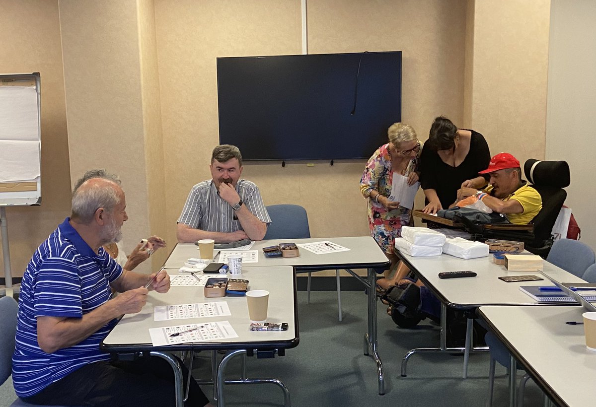 KheiraCapdepon's tweet photo. Séance de dégustation des chocolats qui composeront les ballotins offerts en fin d’année aux Grenoblois-es dès 70 ans non-imposables 🌺🪴Un grand merci aux membres du Conseil des aîné-es de la #Villedegrenoble qui se sont prêté-es au jeu de la dégustation 👵🏼♥️👨🏼🦳 #teamVADA🌳 https://t.co/xCUkixK7tM