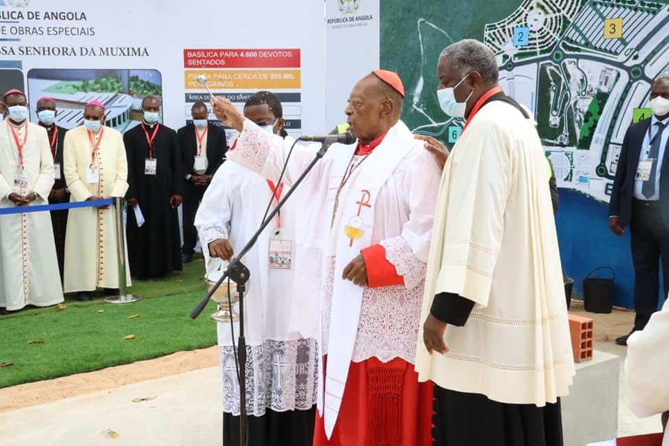 AdaodeAlmeidaAO's tweet photo. MÃOS À OBRA!
REQUALIFICAÇÃO URBANA DA VILA DA MUXIMA E CONSTRUÇÃO DO SANTUÁRIO DA NOSSA SENHORA DA MUXIMA 

O mais importante continua a ser resolver os problemas do POVO!

🇦🇴🇦🇴🇦🇴🇦🇴🇦🇴 https://t.co/q9QEZfbCyW