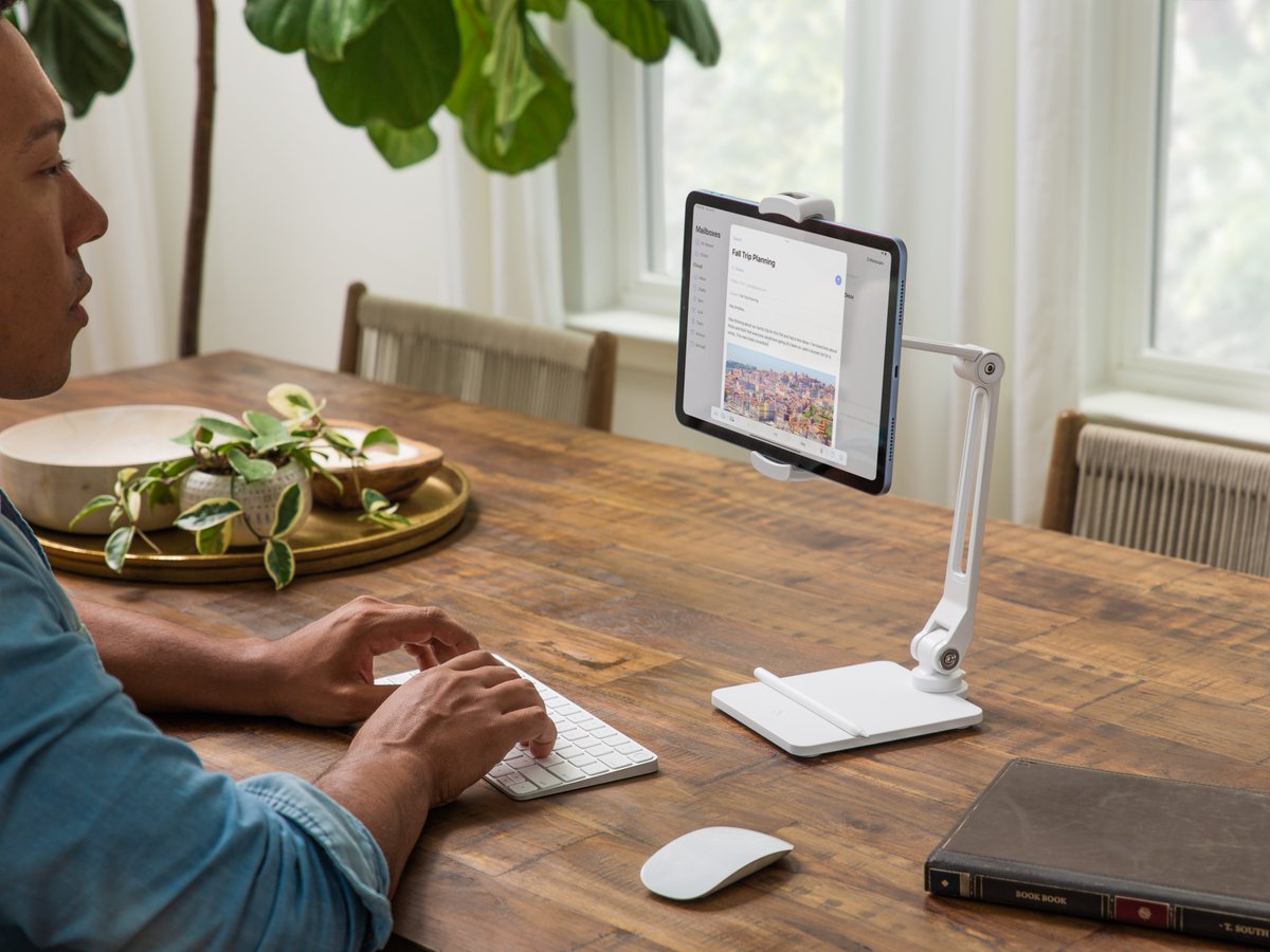 twelvesouth's tweet photo. Say hello to the ɴᴇᴡ #HoverBarDuo for #iPad (2nd gen) 🎉  With the new QuickSwitch Tab, the switch between desktop base &amp; adjustable clamp is quicker than ever! Did we mention it's now also available in white? 🔥 Shop now at #TwelveSouth https://t.co/cyI3q4gVZ8 https://t.co/ZPjmnyP8PG