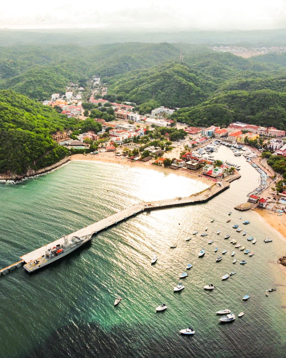 #EnHuatulcoSomos el primer destino turístico sustentable del mundo, certificado por <a href="/earthcheck/">EarthCheck</a> en la categoría #Master. 

<a href="/Sustentur/">Sustentur</a> <a href="/webcamsdemexico/">Webcams de México</a> <a href="/guchachi/">Equipo Verde Hux</a> <a href="/huatulcohotels/">Hoteles Huatulco</a> <a href="/Visita_Huatulco/">Promotores y Hoteleros Turísticos de la Costa</a> <a href="/GMRMexico/">Green My Room México</a> <a href="/WWF_Mexico/">WWF México</a> <a href="/PNUD_Mexico/">PNUD México</a> <a href="/PPHOAX/">Pepe Hernández</a> <a href="/aragonhuatulco/">Carlos Aragón Alcántara</a> <a href="/LETISIMO/">LORENZO ALFARO OCAMPO</a> <a href="/vicenteferreyra/">Vicente Ferreyra A</a>