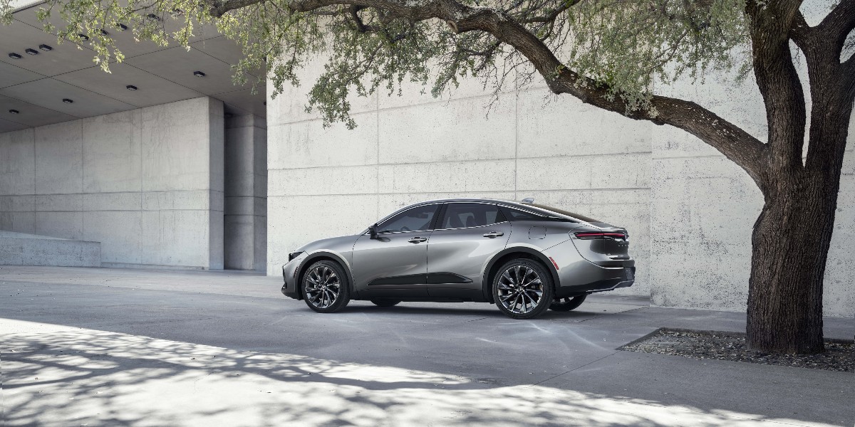 An exciting sedan for the bold and the driven. The all-new 2023 #ToyotaCrown coming soon. toyota.ca/toyota/en/regi… Une berline stimulante pour les audacieux et les passionnés. La toute nouvelle #ToyotaCrown 2023. Prochainement. toyota.ca/toyota/fr/regi…