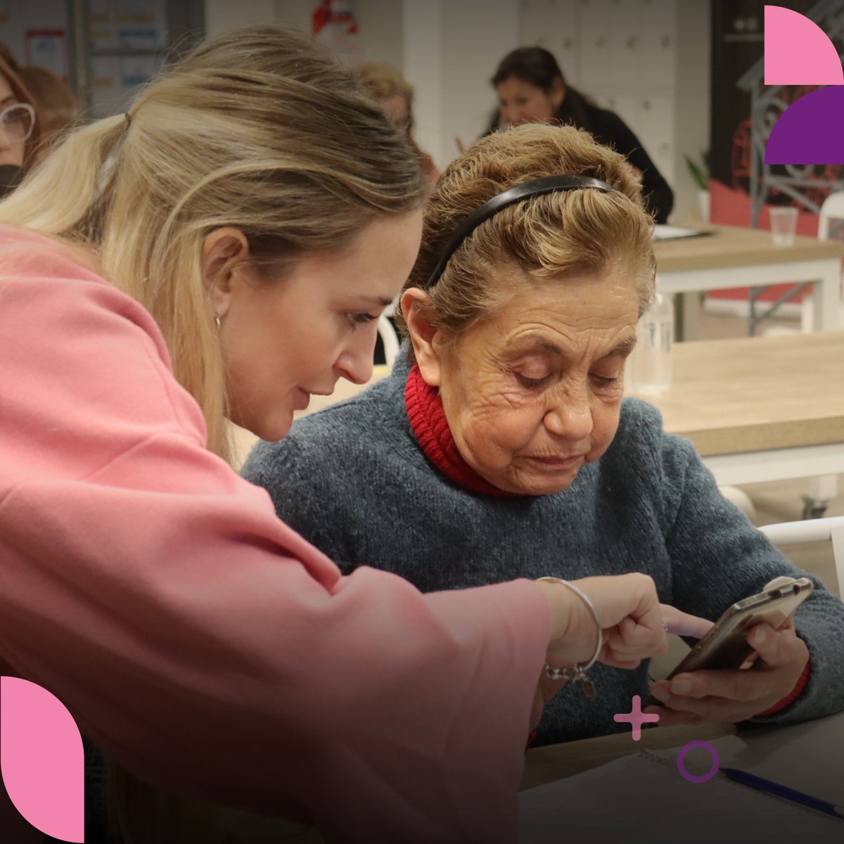 CbaAmbiente's tweet photo. 📱 ¡Taller presencial sobre "Usos básicos del celular"!

💪🏽 @ConectividadCBA se acercó nuevamente al #EspacioMujeresTec a compartir información y nociones básicas de las funciones y usos de estos dispositivos.

🤩 ¡Gracias por participar!⁣ 

#Hacemos #ConectividadCba⁣⁣⁣⁣⁣⁣ https://t.co/lYybW66vgc