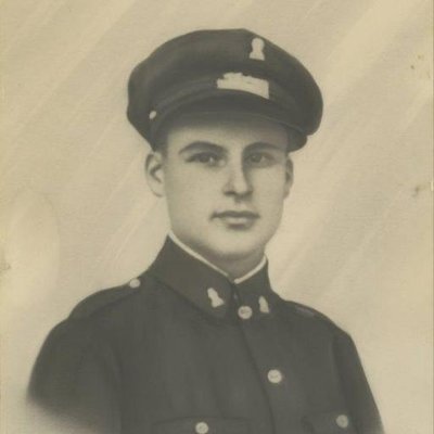 elguinda2's tweet photo. Azuaga, 1936, 19 de julio. Minero de 29 años acude a la plaza de su pueblo, a   la llamada tramposa de guardaciviles sublevados que escondidos me  matan.  Y a veinte más.
Más tarde también matasteis a mis hermanos Cándido y Nemesio.   @iararai @hnop_delguinda2 
Aún Sin reparación https://t.co/UjQTujeimq