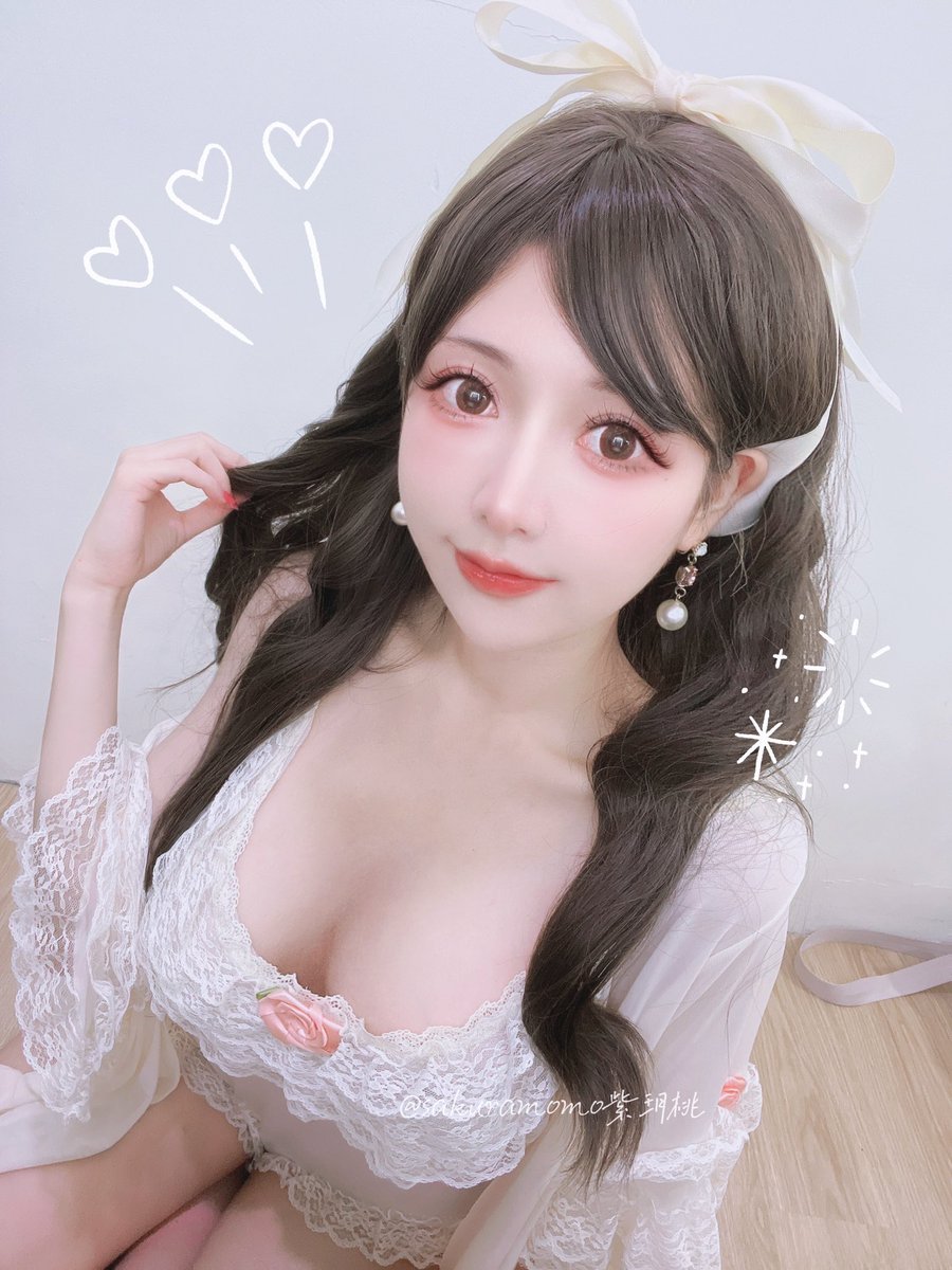 恩～睡不著嗎
是不是要姐姐唸床邊故事給你聽呢📖
還是姐姐陪你一起躺著數羊🐑

祝你今晚有個好夢呢💤
 
IG:skauramomo https://t.co/diwyYONf6H