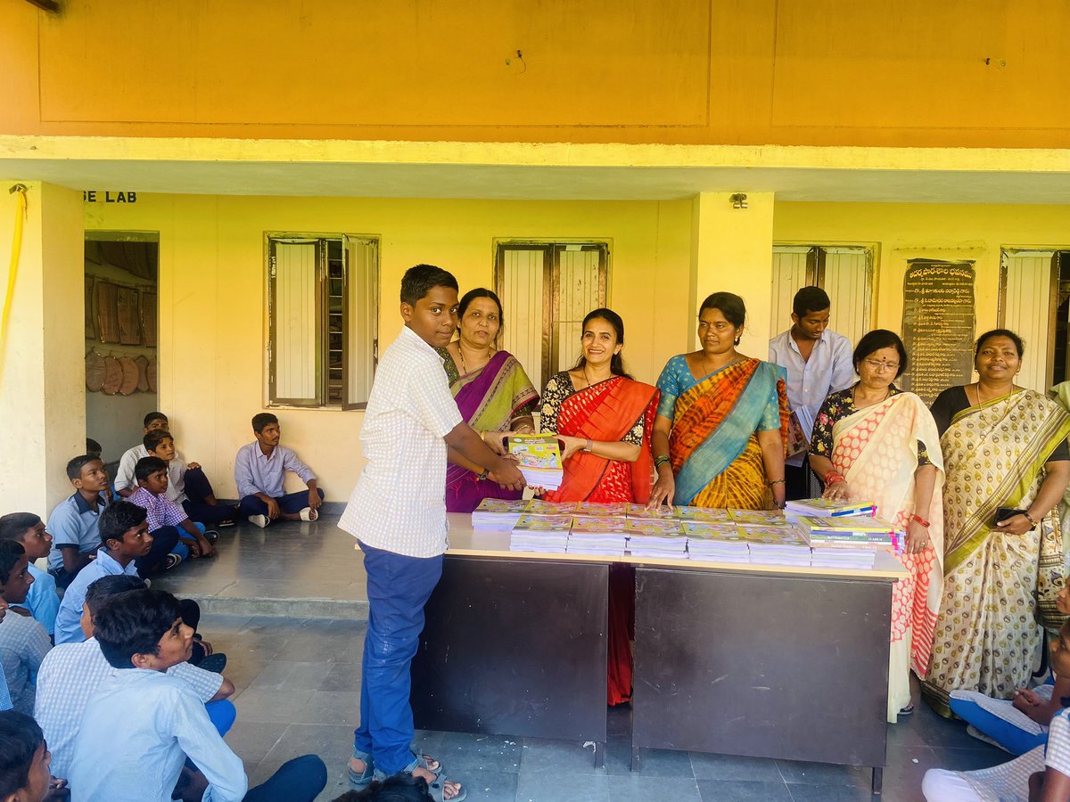 CMR_INC's tweet photo. Free textbooks distributed to our govt school students,on behalf of Government of Telangana Today distributed textbooks to our students in kondapak at ZPHS boys,ZPHS success school and In our model school.
#Newtextbooks
#NewAcademicyear
#Prinitininbothlanguagesenglishandtelugu📚 https://t.co/qIQrFNp096