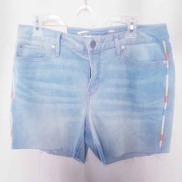 JCBEnterprizes's tweet photo. So good I had to share! Check out all the items I'm loving on @Poshmarkapp #poshmark #fashion #style #shopmycloset #seven7: https://t.co/LMPVljvm67 https://t.co/qAgpEEGsp4