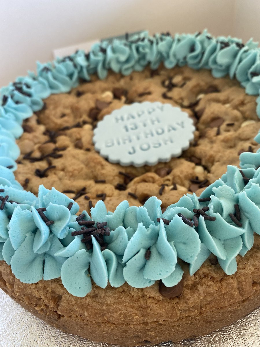 saddleworthbake's tweet photo. Giant Choc Chip Cookie😋🍪 #giantcookie #chocchipcookie #saddleworth #oldham #baking https://t.co/i4NZZ6POiS