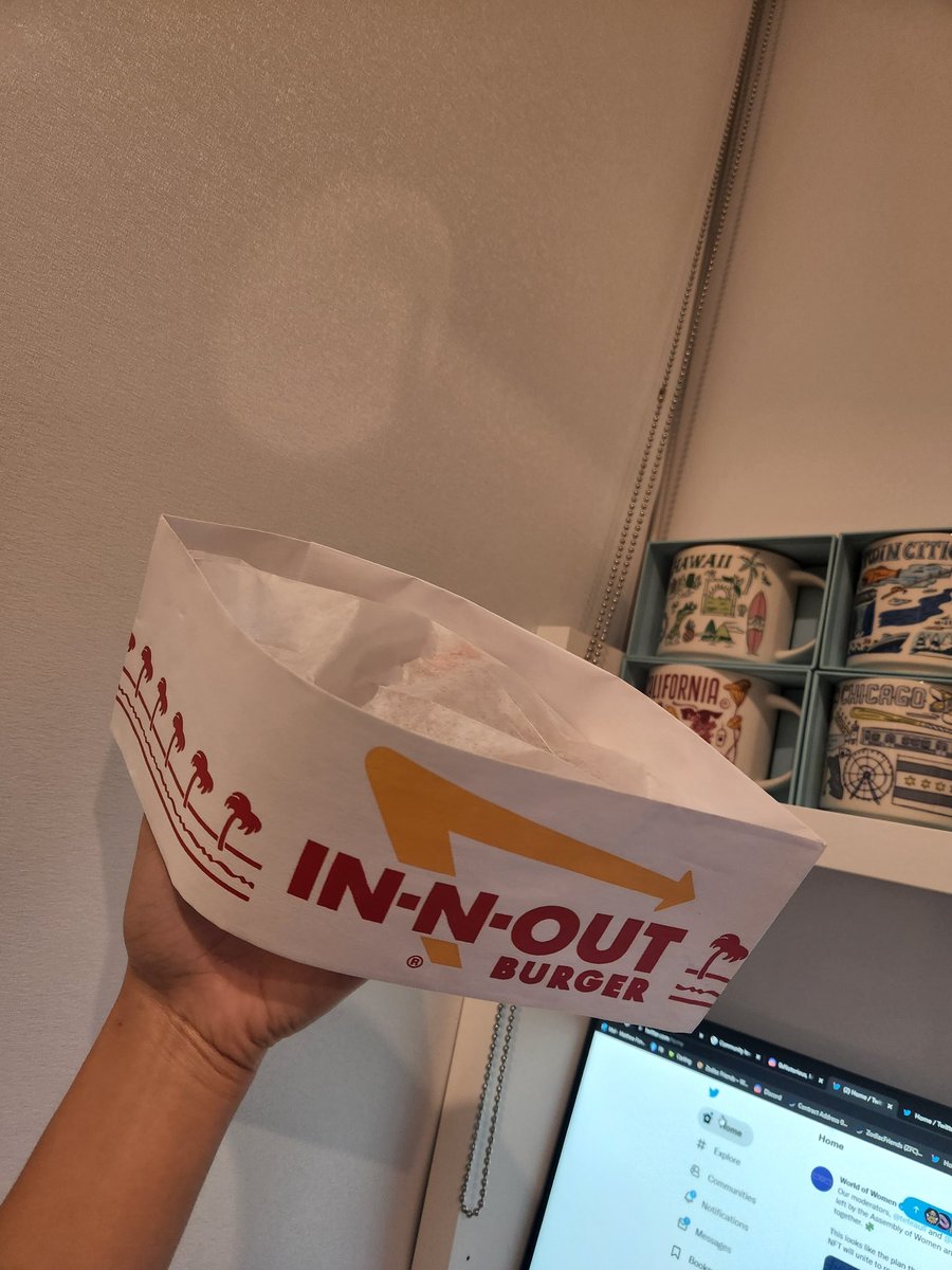 BEST 👏 SOUVENIR 👏 EVER 👏

You cannot change my mind 😤😤 

Gotta flex on them Aussie friends