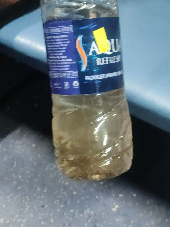 Akashduttaeng's tweet photo. At malda Town railway station station provides drinking water 💦 
All passengers who can't afford package drinking water drink this mudy water 19/07/2022 

@RailwaySeva @Indianrailway18 
@rpfermldt https://t.co/UwW9BHMJ51