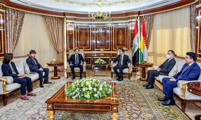 PeyamakurdKrd's tweet photo. Mesrûr Barzanî bi Balyozê #Fransa re çend babetên girîng gotûbêj kir
https://t.co/HqkG5DlCF7
#Kurdistan #MesrurBarzani #EricChevallier https://t.co/L6HuNvein9