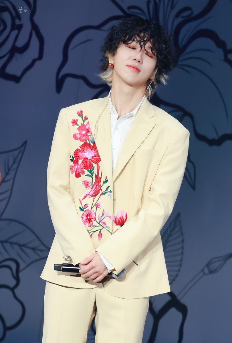YesungBlue's tweet photo. 𝟐𝟐𝟎𝟕𝟏𝟔 슈퍼쇼𝟵 𝐃𝐀𝐘𝟐 ~ #𝐘𝐄𝐒𝐔𝐍𝐆
굿밤해 💙 Sleeping beauty~

#𝐒𝐒𝟗 #SS9inSeoulDay2 #SUPERSHOW9 
#예성 #イェソン @shfly3424 https://t.co/1zDUdY50CN