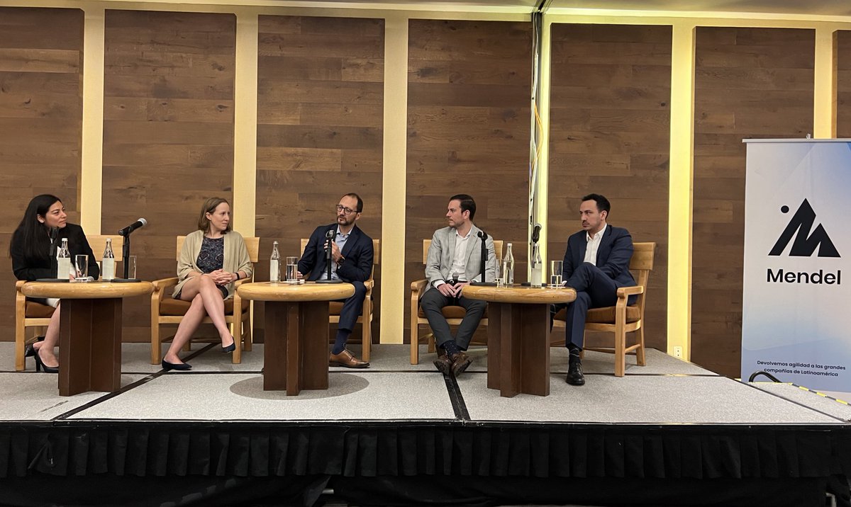 Hoy desayunamos con un excelente panel de <a href="/SomosMendel/">Mendel</a> <a href="/IMEF_CDMX/">IMEF CDMX</a> <a href="/IMEFOficial/">IMEF Oficial</a> <a href="/Conekta_MX/">Conekta</a> <a href="/FEMSA/">FEMSA</a> <a href="/BBVA_Mex/">BBVA México</a> hablando sobre la revolución de la tecnología financiera 👊🇲🇽