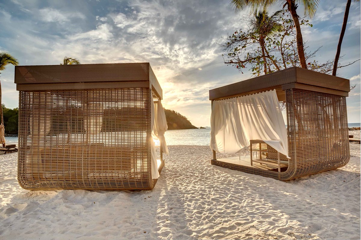 classicvacation's tweet photo. Nestled in the lush landscapes set upon one of the most picturesque islands in the Caribbean, Royalton Saint Lucia welcomes each guest on a vacation in upscale style and comfort. @RoyaltonResorts https://t.co/p1KJC8rYDL