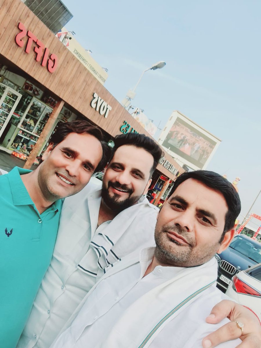 BableTomar's tweet photo. Had lunch with brothers today at Amrik Sukhdev murthal🎉🎉 https://t.co/0v8WSx8bqQ