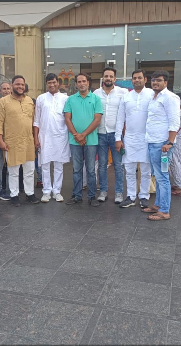 BableTomar's tweet photo. Had lunch with brothers today at Amrik Sukhdev murthal🎉🎉 https://t.co/0v8WSx8bqQ