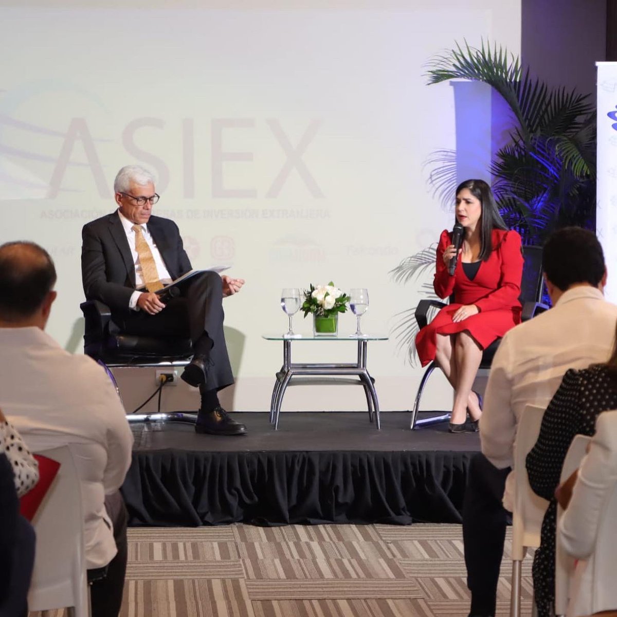 Tuvimos la oportunidad de compartir inquietudes con la Directora de Prodominicana, Biviana Riveiro, quien compartió algunos avances en la políticas de inversión en RD y los retos que ocupan la agenda institucional de cara a continuar propiciando un clima de inversión favorable.