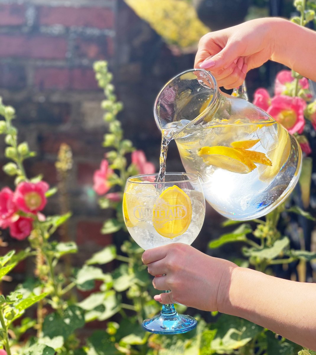 Sometimes it's even too hot for a G&amp;T! ☀️ 

With parts of the UK hitting almost 40-degree heat today, we recommend an extremely cost-effective and classic serve straight from the tap! 

Stay safe and hydrated! 💙

#whitetailgin #heatwave #heatwaveuk #summer #thirsty #water #gin