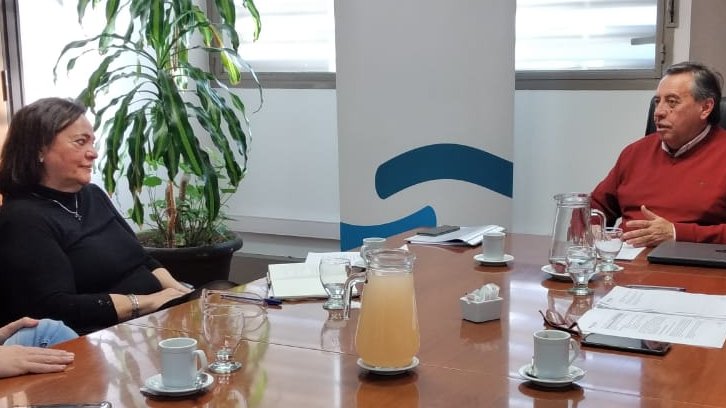 Hoy me reuní con la Decana de <a href="/FCAUNCuyo/">Ciencias Agrarias UNCuyo</a>, <a href="/filippinimf/">Ma FLAVIA FILIPPINI</a>, para acordar una agenda programática de trabajo centrada en temas de riego, eficiencia y reúso de aguas. Nos acompañaron la jefa de Gabinete de <a href="/IrrigacionMza/">Irrigación Mendoza</a> <a href="/MariteBadui/">Marite Badui</a> y el Secretario Financiero <a href="/davicitomartin/">David Martin</a>.