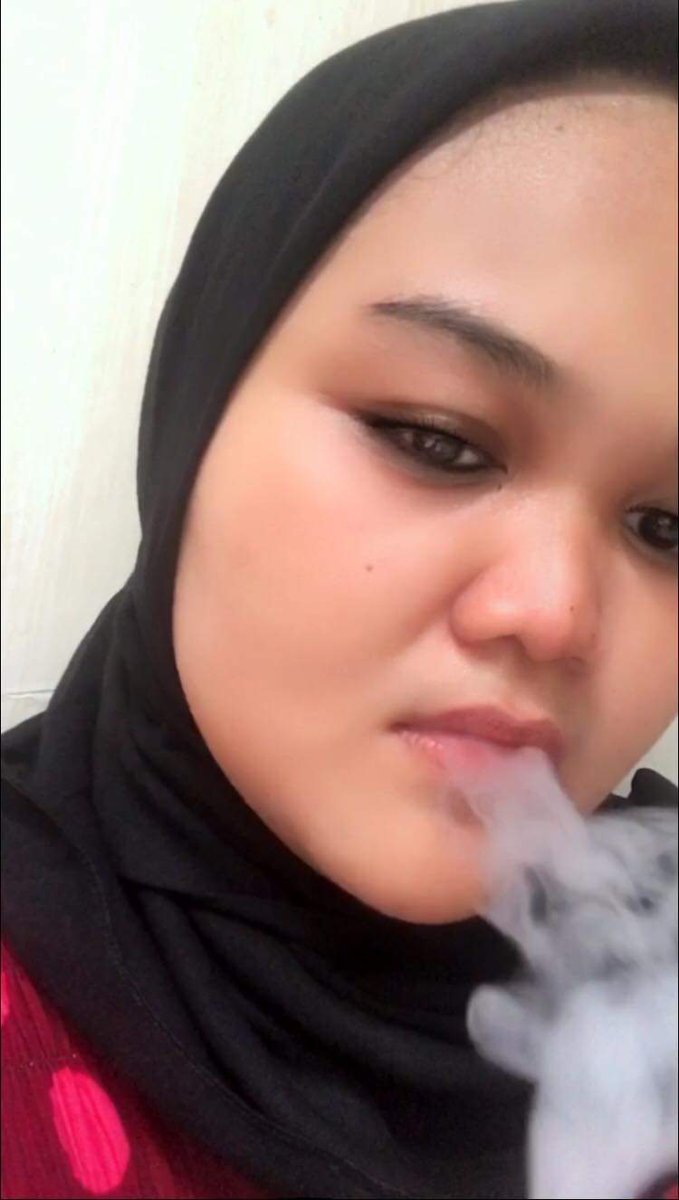 Riaayaa19's tweet photo. Agak bersyukur, Karena masih ada sunyi nya malam dari ricuh nya siang. https://t.co/421rCtsXc9