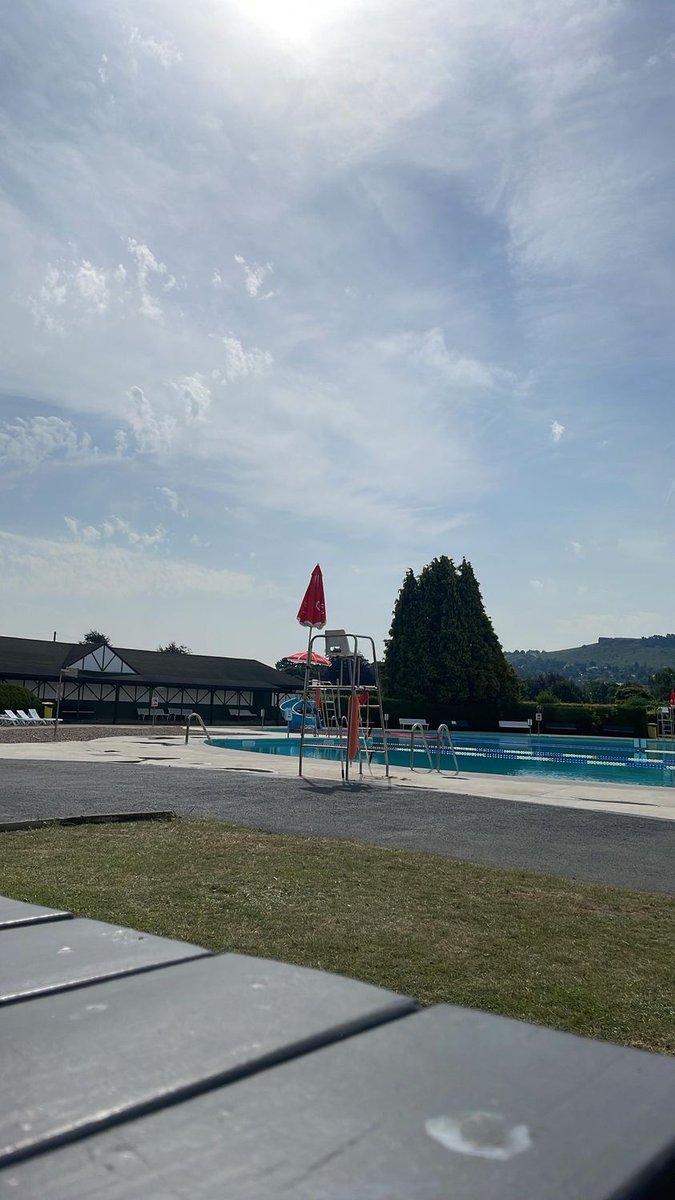 Unfortunately, we have had to close Ilkley Lido due to a power cut affecting the area. 
We will be back open as soon as we can.
#Bradford #IlkleyLido