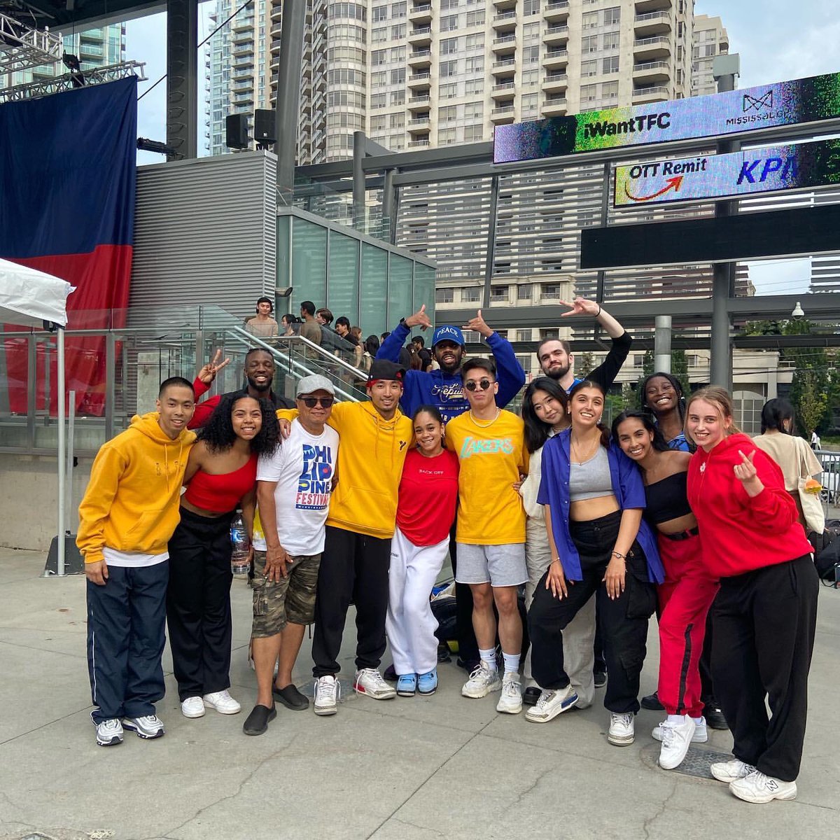 JDDANCE_'s tweet photo. @PhilFestSauga day 2 🇵🇭:

https://t.co/gdLXJmvmcX https://t.co/Kslw9Cl1Us