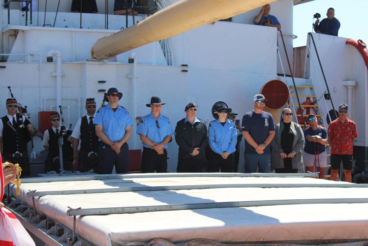 CoastGuardCAN's tweet photo. Yesterday, we were honoured to participate in the Lakehead Transportation Museum Society’s Coast Guard Day celebrations in Thunder Bay, #Ontario. Thank you to the Museum Society for hosting this event & honouring our 60 years of service on the #GreatLakes and across 🇨🇦 #CCGAt60 https://t.co/6Um5uSjCbO