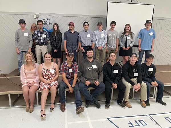 BluewaterDSB's tweet photo. Graduates of the @GreyBruceOYAP Level 1 Cook, Carpentry, and Millwright programs were honoured at 3 grad events in June. The increasing popularity of these programs speaks well for the future of the #skilledtrades! Congrats to our grads! View article: https://t.co/lHp9LvEzPQ https://t.co/hF8rNssGL6