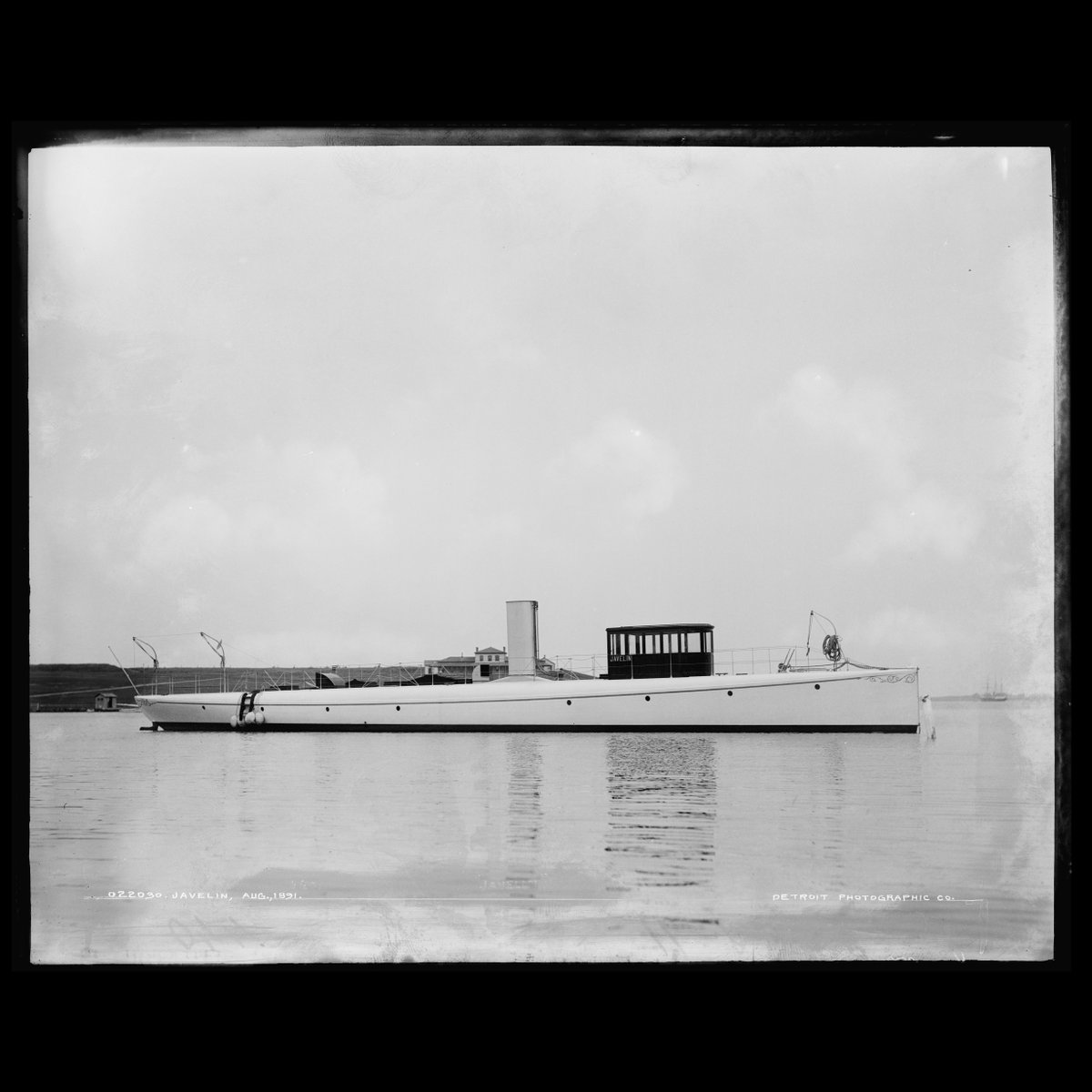 herreshoffmm's tweet photo. The high speed steam launch JAVELIN (HMCo. #164) was launched on July 18, 1891. 

📸 J.S. Johnston, courtesy of the Library of Congress: https://t.co/gQte2otTKP

#JSJohnston  #Javelin #HighSpeedLaunch #SteamLaunch #GlassPlates #HistoricPhoto #Herreshoff #WizardOfBristol https://t.co/xJzK0jqGOk