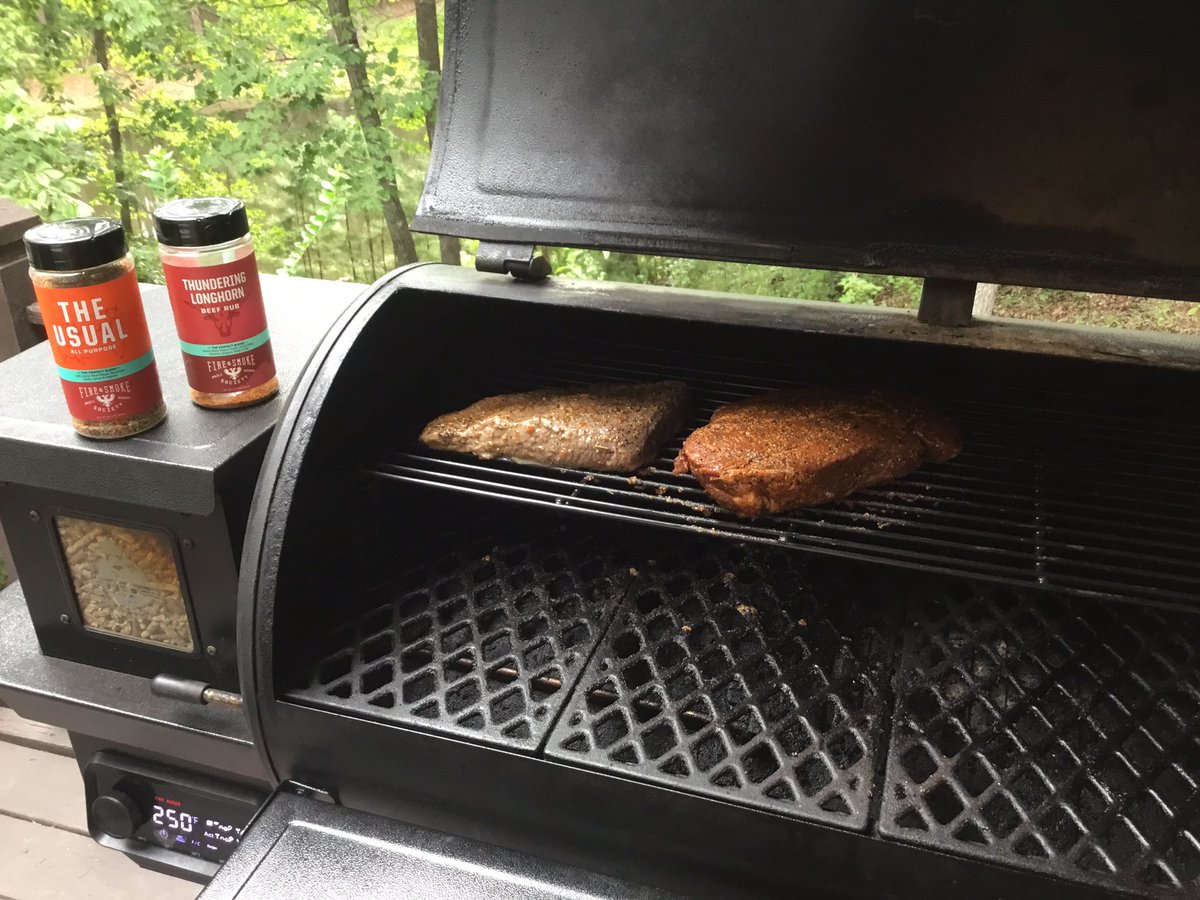 wchadpowell1's tweet photo. Great way to spend a day off 👍🏻 @PitBossGrills @fireandsmokesoc #pitbossnation #fireandsmokesociety #brisketflat #chuckroast #lowandslow #bbqlife https://t.co/WdEBqGy75W