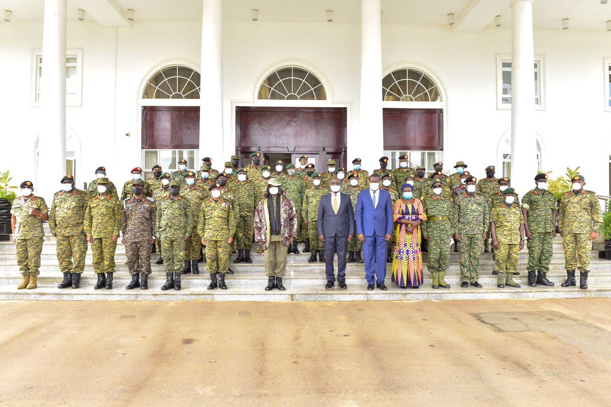 kirunda_faruk's tweet photo. H.E the President of the Republic of Uganda and C-I-C of UPDF, Gen. @KagutaMuseveni, has, today, chaired a meeting of the military high command at State House, Entebbe. Discussions centered on issues of National security and stability. FK https://t.co/JRFfSLV1sl