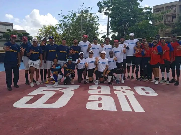 CUBAH0RA's tweet photo. #Deporte | La Habana y Artemisa: primeros pasajeros a la final nacional de baseball5.
📌Descubre los pormenores aquí en @Cubah0ra👉… https://t.co/aSoAU206aj https://t.co/GohZTOg54A