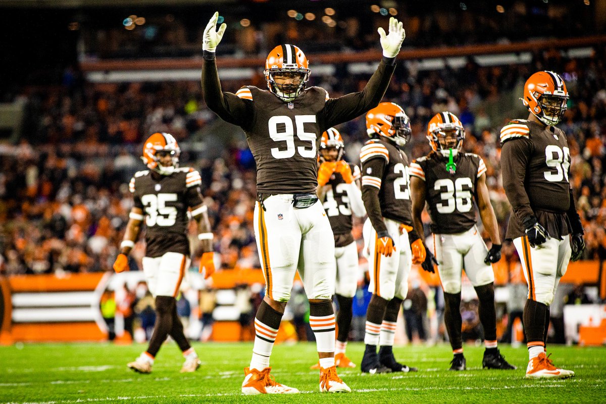 Browns's tweet photo. The best in the game! #99Club https://t.co/qMIcKGh61G