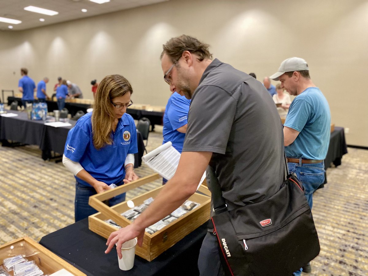 MOTreasurer's tweet photo. A great Day 2 at the #UnclaimedProperty Auction in #kcmo today. We even had a celebrity guest auctioneer (@UCMGovRelations) make an appearance! https://t.co/mVGnPThmDR