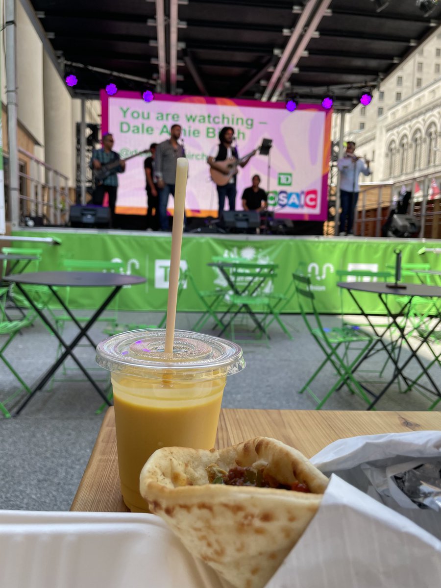 Best way to start Destinations International conference, street food &amp; live music #Tdunionsummer @dalearniebirch. #dmai22 #seetorontonow #sizzlinghot
