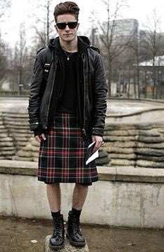 smortperson's tweet photo. @MeesterEddy @Catharina1308 @Peerebeer24 Als je genoeg lef hebt om een kilt te dragen, maar met onderbroek…. Dat kan ik me haast niet voorstellen. Maar serieus een kilt is best wel fashion 😸 https://t.co/wt15UcCbYi