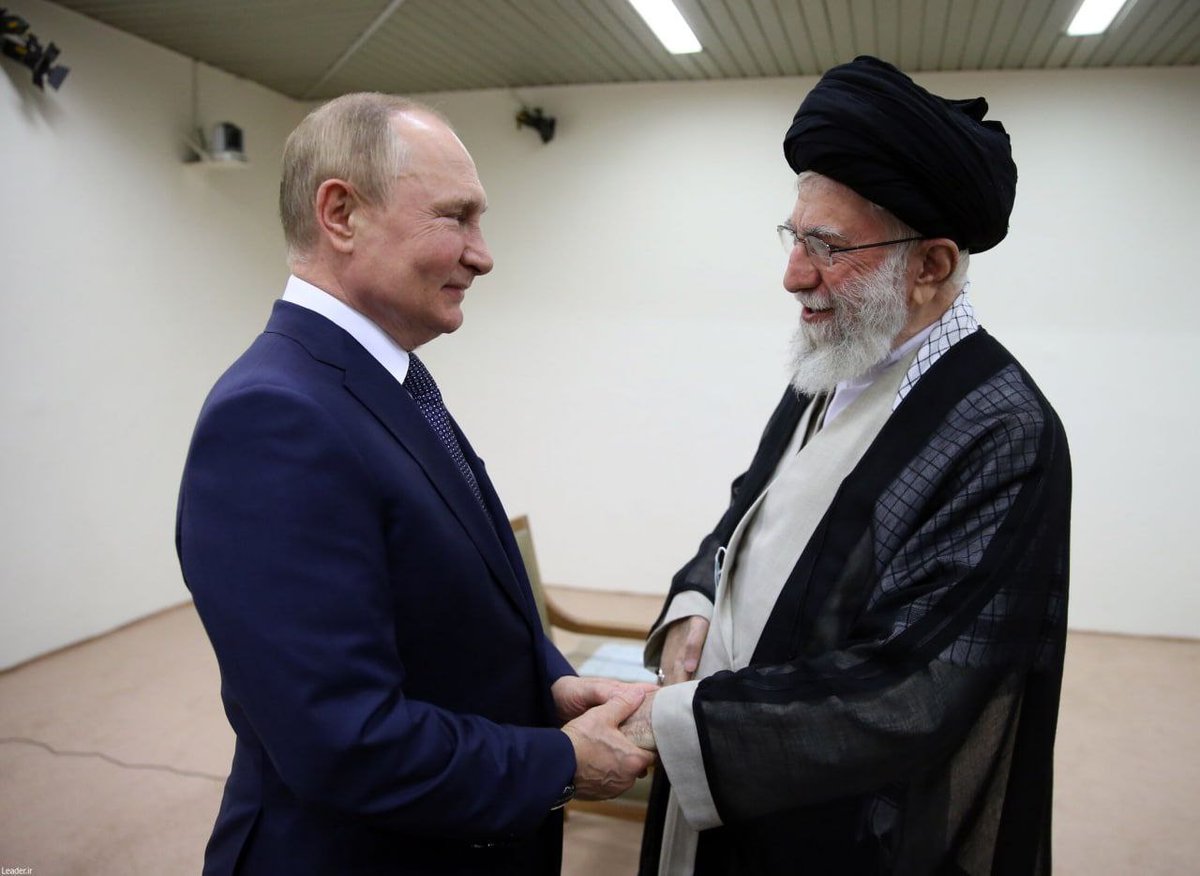 Nazializadh's tweet image. این دستارو محکم تر بگیر اقای پوتین چون هرکی ولش کرد سقوط کرد :)))