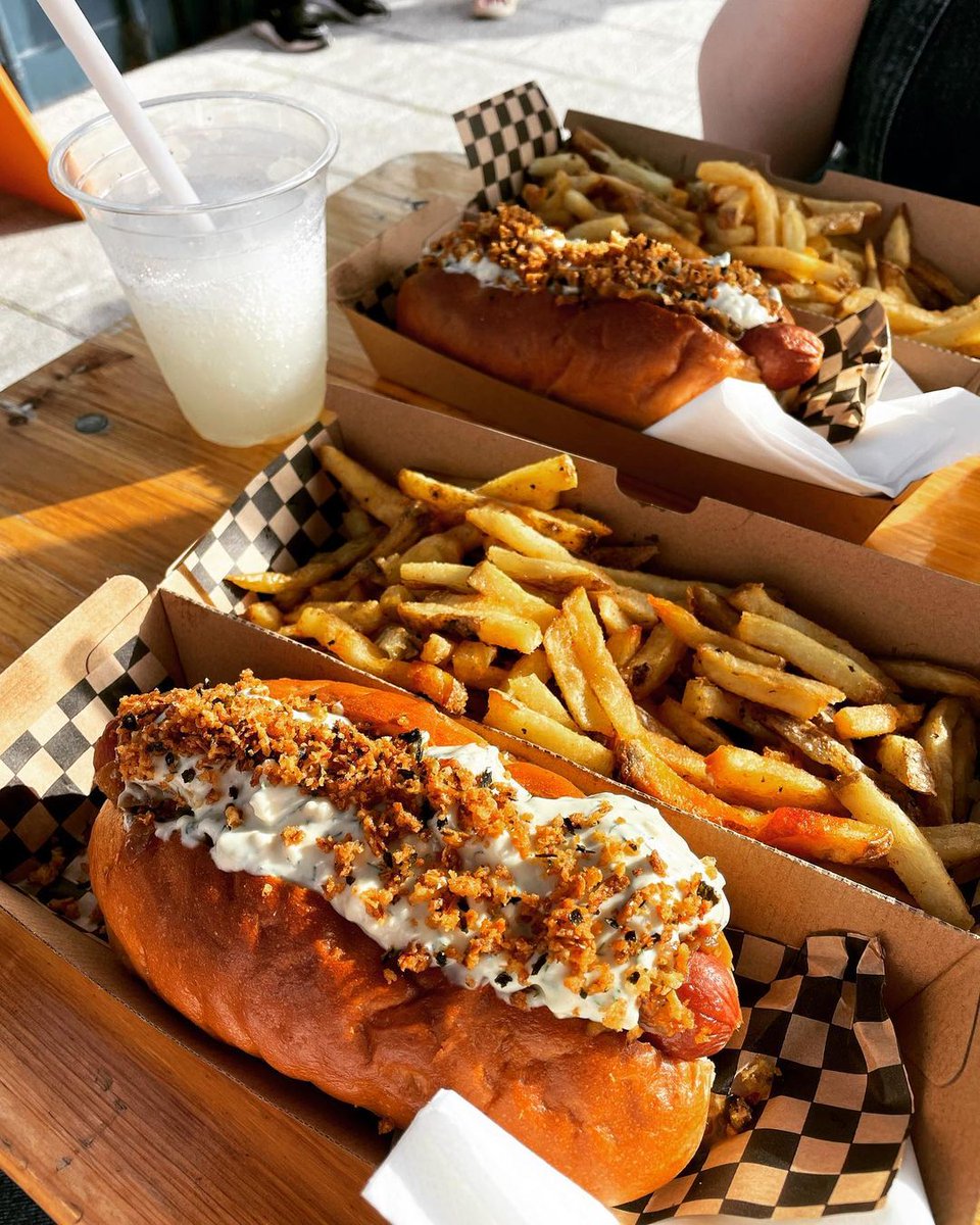 Blue Dog by @bristoldogtown

#bristol #bristolfoodie #bristolfoodies #bristolfoodnetwork #bristoleats #bristolfood #bristolfoodanddrink  #foodporn #hotdog #fries