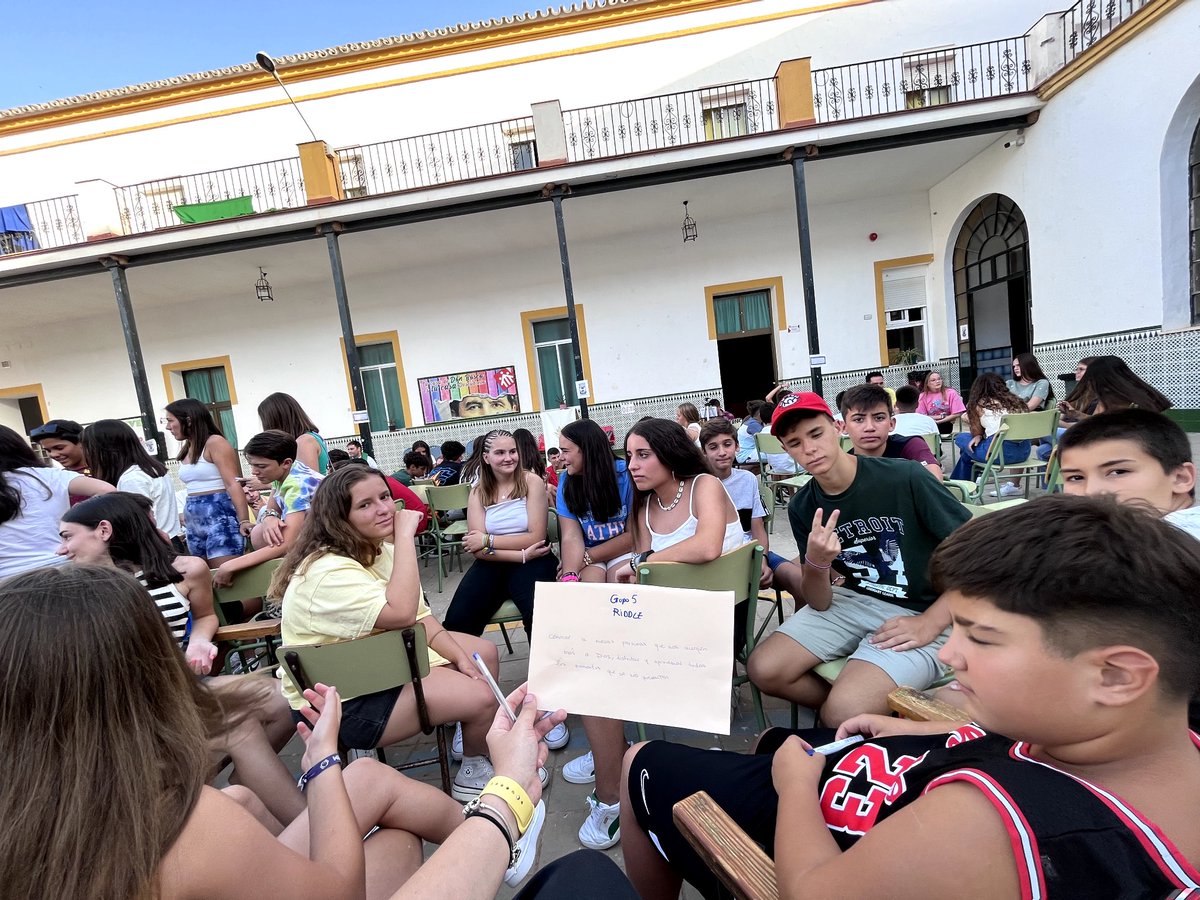 SalesianosSMX's tweet photo. 🤳 En el hashtag #VeranoSalesiano recogemos las actividades veraniegas que @SalesianosEs realiza para niños, adolescentes y jóvenes en esta época estival.

Aquí la actividad de ADS 1 del #IEFSMX en Antequera
🧗🚣🏊🤸🎯🎭🏖️🏕️🔦📚 https://t.co/hYWviYWSHI