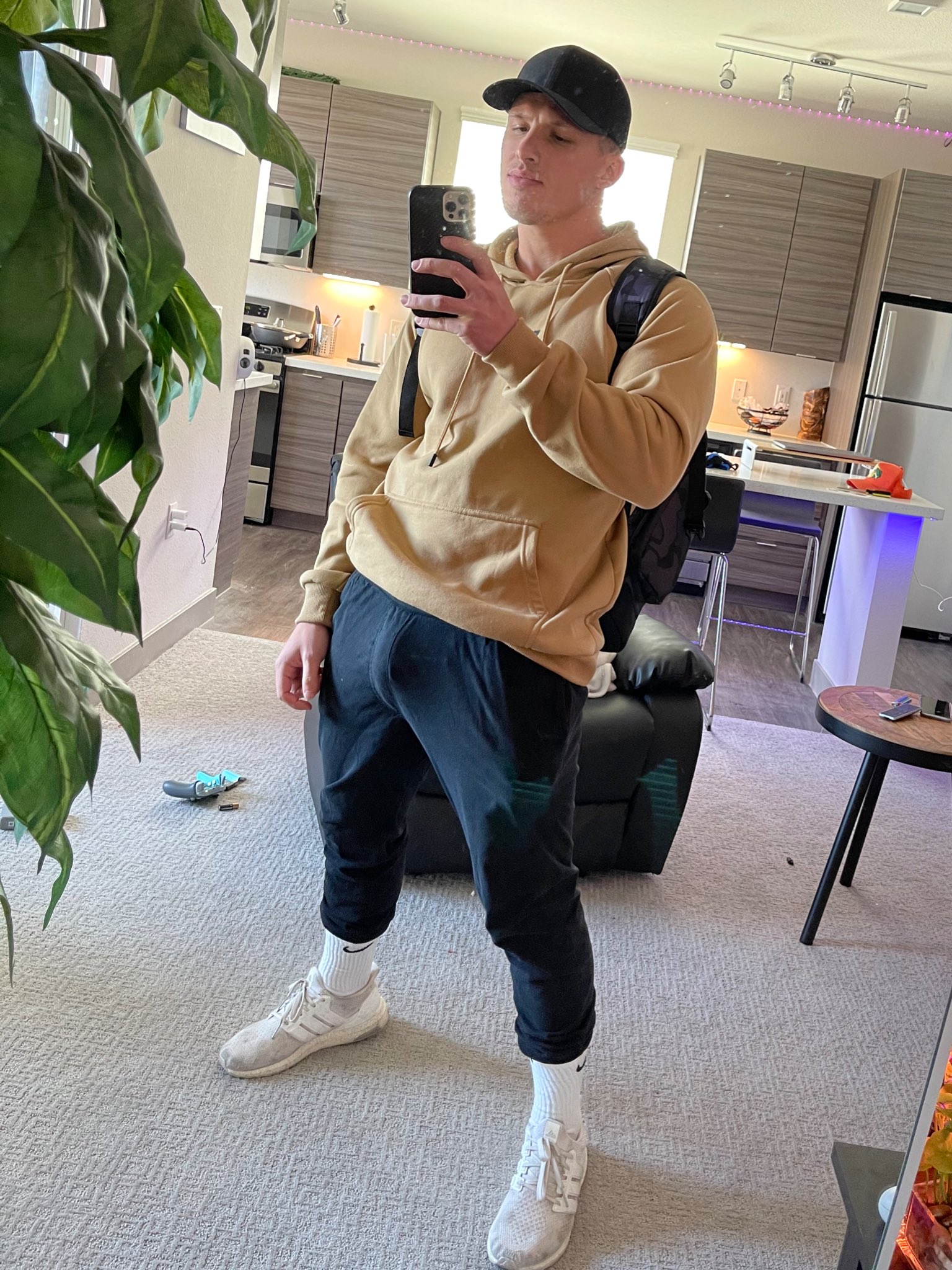 off to class 🥱 https://t.co/65TZX9IWdp