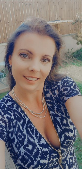 En tournage &agrave; Lyon pour un long m&eacute;trage porno &eacute;rotique. Bonne journ&eacute;e les coquins 😘 https://t.co/8nc