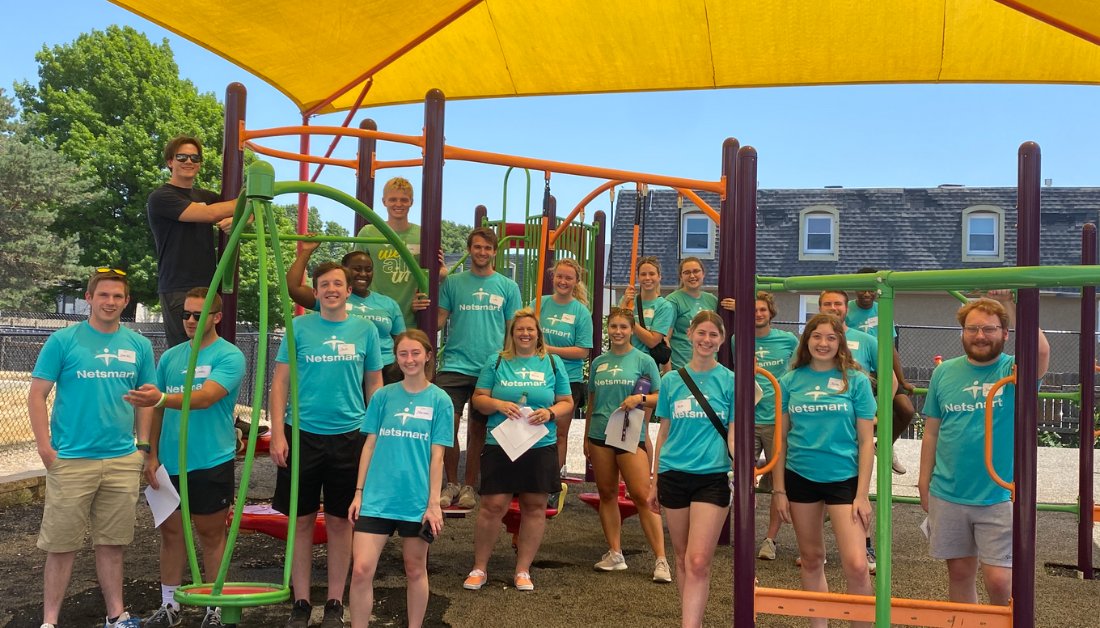 CauseConnected's tweet photo. Last Friday, our #FUTURES22 spent the afternoon volunteering at @KidsTLC, @OurCornerstones and @OB_Inc_KC to give back to our communities! We loved spending the day with these amazing organizations and seeing their impact on the communities they serve. #EveryDayMatters https://t.co/gmjNle1r8X
