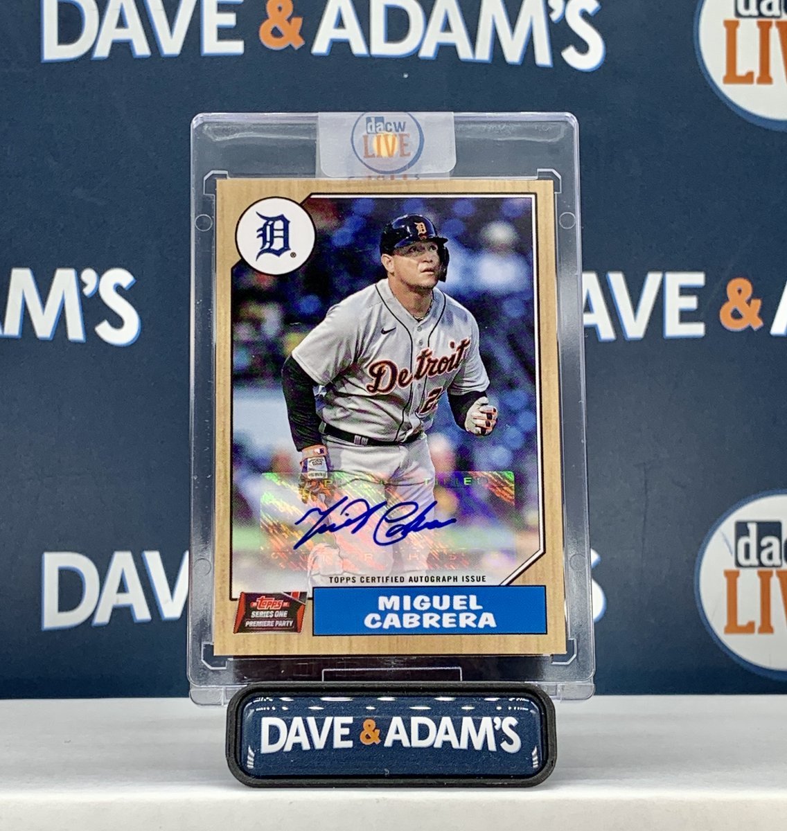 🚨 MLB #ALLSTARGAME GIVEAWAY 🚨

1x entrant will win this Miguel Cabrera Auto /10 AND a $50 gift code to dacardworld.com 😍

To Enter:
1) Make sure you're following us 
2) RT &amp; Like this tweet
3) Comment below whether Cabrera will have an RBI tonight or not

Good luck ⚾