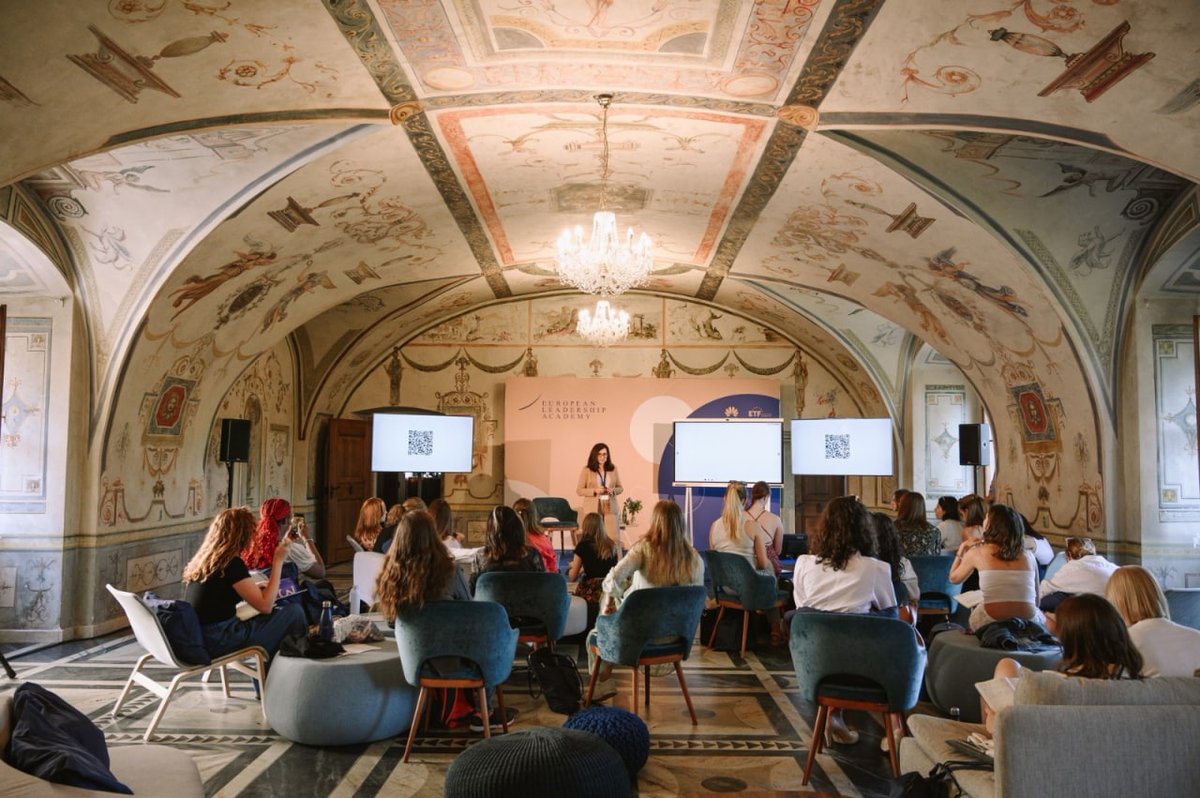 Let’s build the next female European unicorns 🦄✨
said <a href="/AikateriniLiako/">Aikaterini Liakopoulou</a>, business coach for deep tech startups <a href="/EU_Commission/">European Commission</a> during this morning's workshop.
Our #NextGenChangeMakers came up with brilliant ideas for impactful apps - who knows, it could be one of them! 🌠