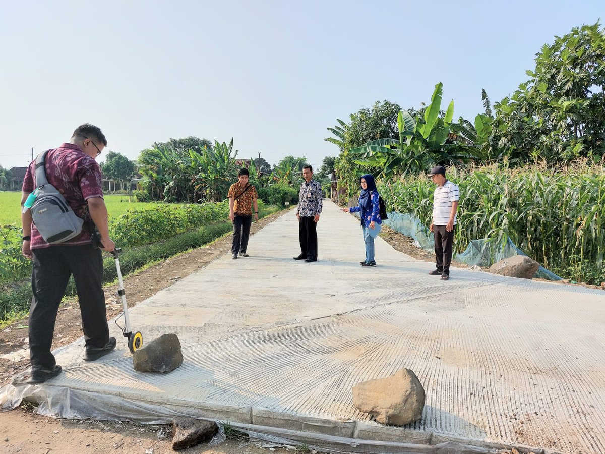 Fasilitasi Sertifikasi Hasil Pelaksanaan Kegiatan TMMD di Desa Kalirejo, Kangkung.
<a href="/jokowi/">Joko Widodo</a> 
<a href="/halimiskandarnu/">ABDUL HALIM ISKANDAR</a>
<a href="/dicoganinduto/">Dico Ganinduto</a>
@Kemendespdtt
<a href="/malik_haramain/">malikharamain</a>
<a href="/imansyukri/">Iman Sukri</a>
<a href="/taufikmadjid71/">IG : taufik.madjid</a>
@yusradaridesa 
<a href="/SukoyoKasekpro/">Sukoyo</a>
<a href="/zainimustakim/">Zaini Mustakim</a>
<a href="/tppkemendes/">TPP KEMENDES</a>
<a href="/TPPJateng/">TPP PROVINSI JATENG</a>
<a href="/evynurmilasari/">Evy Nurmilasari</a>