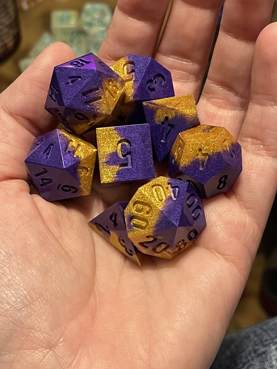 ChaosPixieMagic's tweet photo. Good morning 🥰 #rawdice #dicepull #dnd #dnddice #resindice https://t.co/xWkm5vsHhM