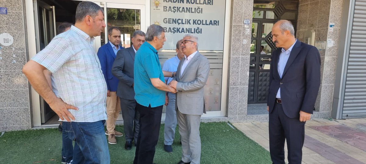 Türk Parlementerler Birliği Başkanı <a href="/NevzatPakdil/">Nevzat Pakdil</a> Bey İlçe Başkanlığımızı ziyaret ettiler. Nazik ziyaretleri ve hoş sohbetleri için kendilerine teşekkür ederiz.