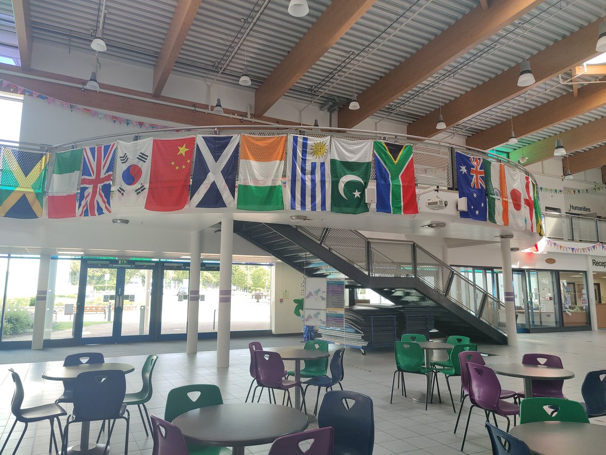 This hot weather ☀️🌡️ didn't stop our students @Challney_Girls from enjoying #CultureDay! It was so lovely to see so many different cultures represented by students and staff ☺️