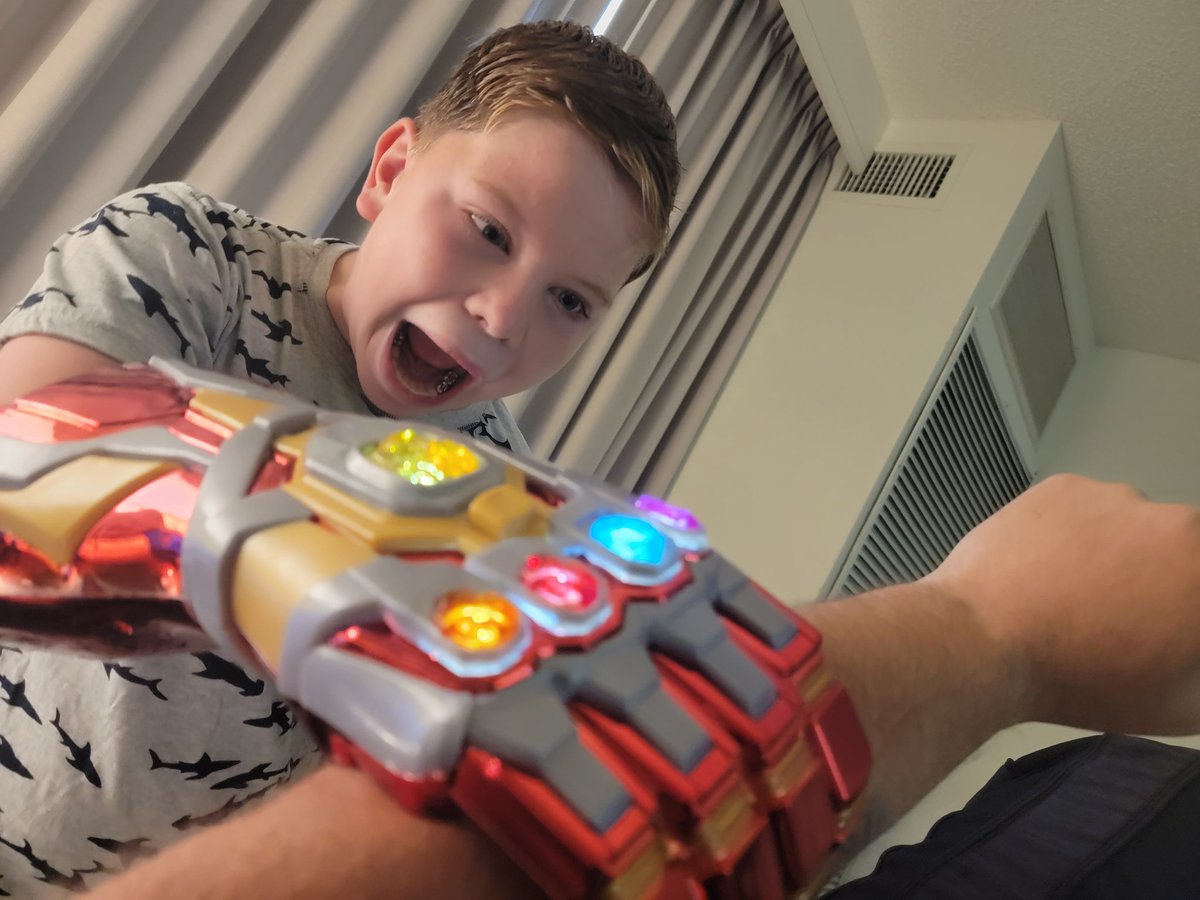 Iron Man Infinity Gauntlet wake up... #Disneyland