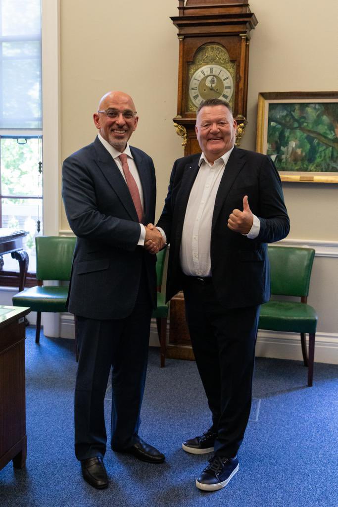 TheOKFoundation's tweet photo. Mark met @nadhimzahawi today to thank him for his support for our campaign for defibrillators for all schools. Nadhim made the commitment to do this when he was Secretary of State for Education. We also had the opportunity to meet @JamesCleverly too @educationgovuk #OKFoundation https://t.co/pltUKvtaHN